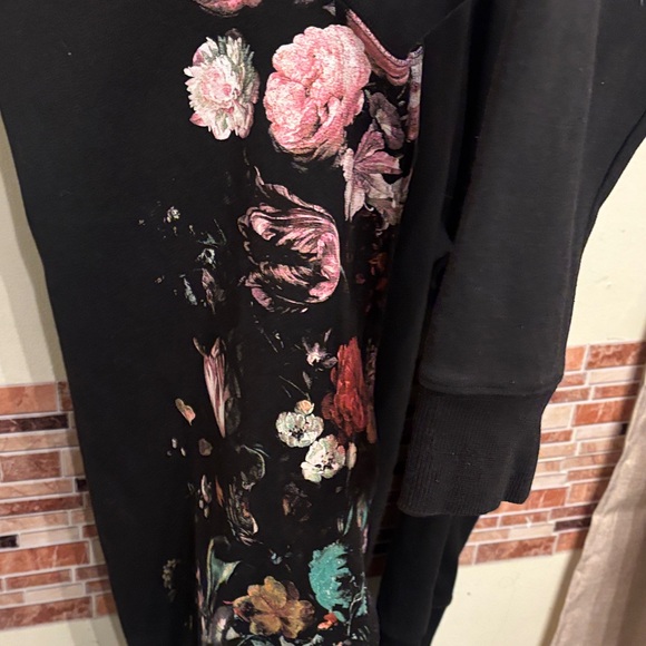 H&M Black Sweater with Floral Design - Picture 2 of 4
